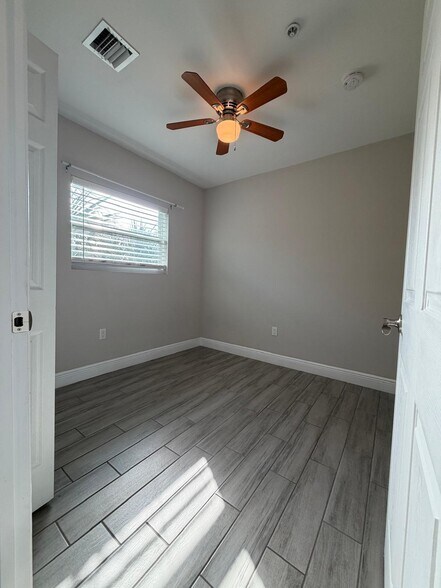 Building Photo - 1216 NW 6th Ct