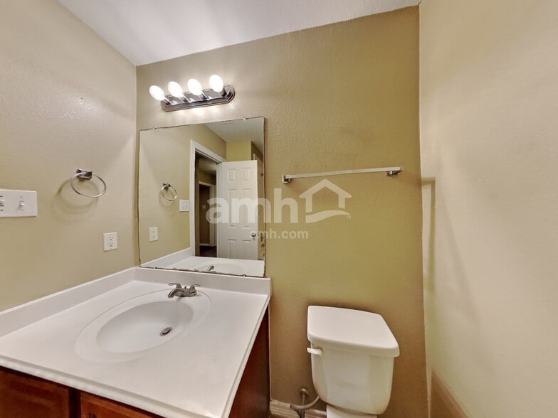 Building Photo - 113 Heritage Oaks Dr