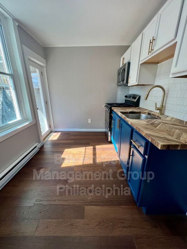 Building Photo - 2022 W Toronto St