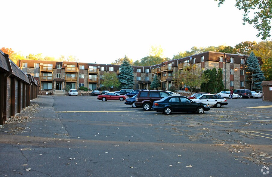 Amberwood Place 1470 York Ave Saint Paul MN 55106 Apartment Finder