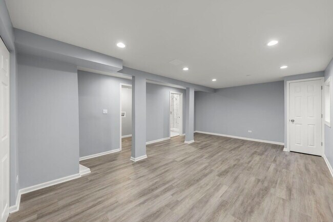 Building Photo - 1057 Bothwell Cir