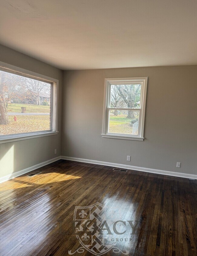 Building Photo - 2211 Larimore Dr