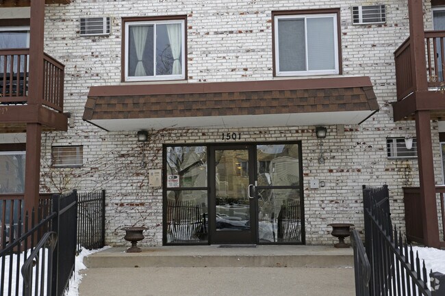 Elliot Park Entrance - 1501