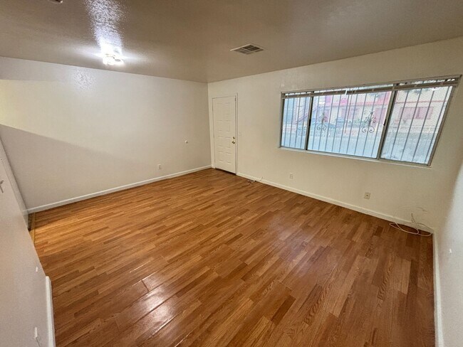 Building Photo - 4765 Thunderbolt Ave