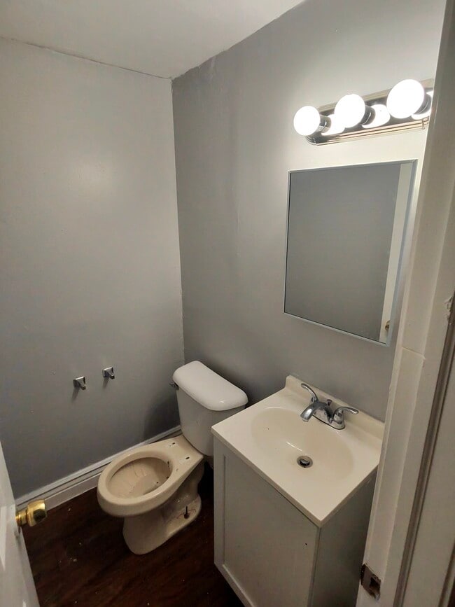 Building Photo - 1228 W 109th St
