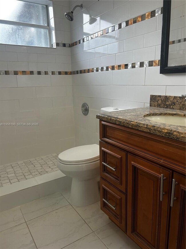 Building Photo - 3720 SW 32 Ave