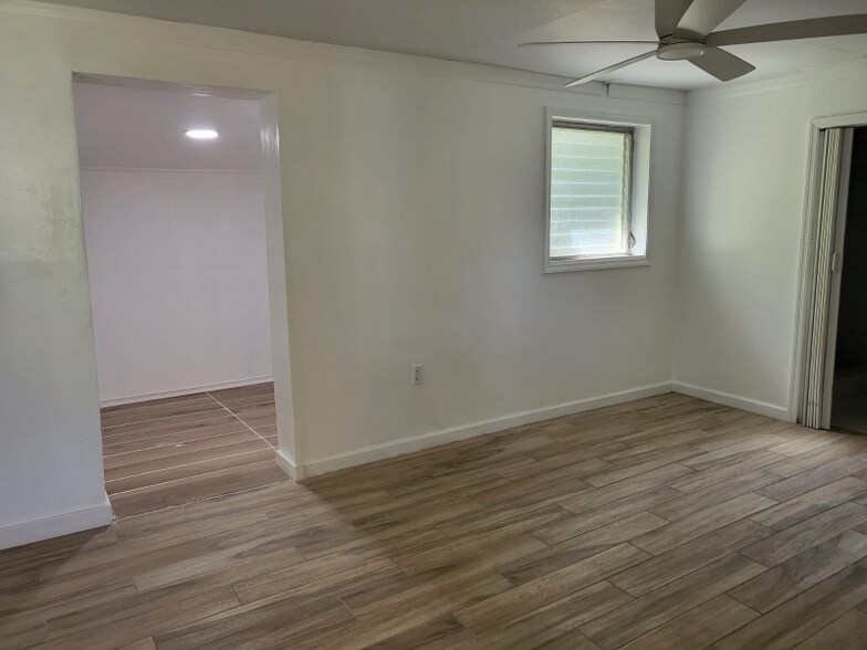Building Photo - 526 blue Spring Ave