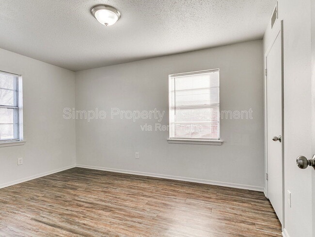 Building Photo - 9524 McIntosh Ave