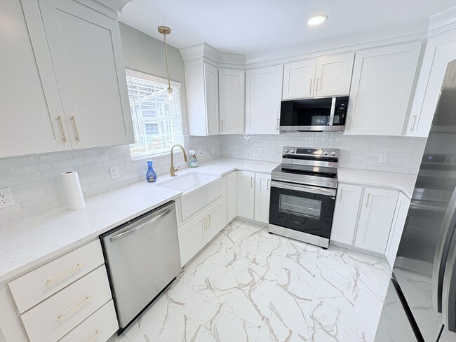 Building Photo - 534 Forest Ln