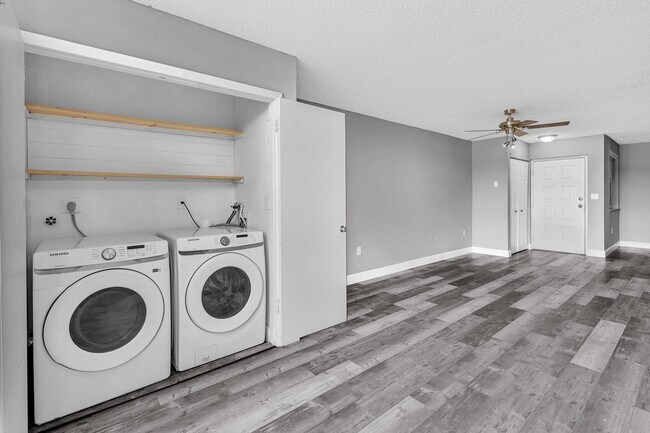 Building Photo - 2820 N Oakland Forest Dr