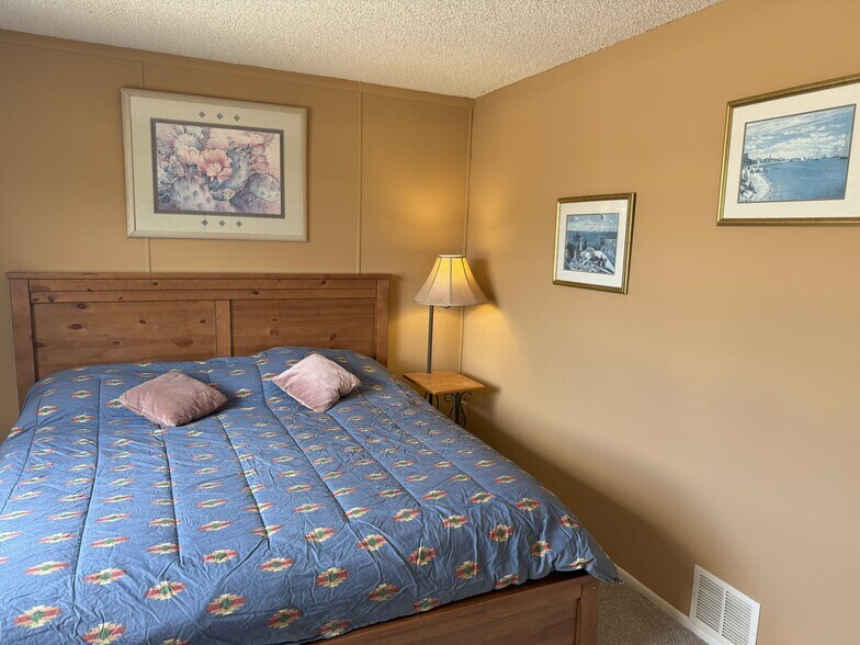 Guest Quarters Bedroom - 150 E Los Mangos