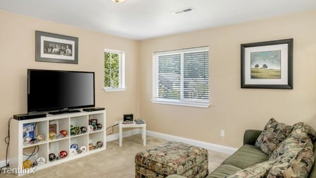 Building Photo - 5 br, 3 bath House - 17901 NE 36th Way