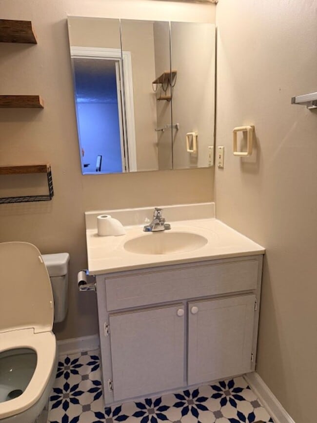 Building Photo - Maryville 37803 - 3 bedroom condo with bonus room - Call Troy Adams (865) 233-6949