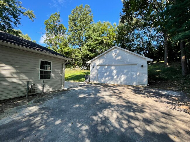 Building Photo - 3128 Headrow Cir