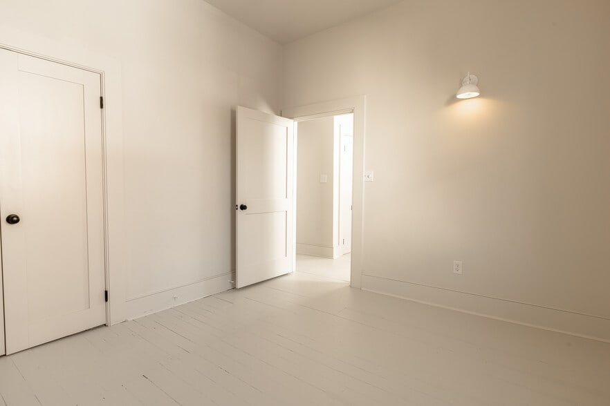 Building Photo - 82 Wentworth St