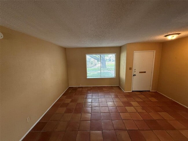 Building Photo - 9611 Blue Creek Ln