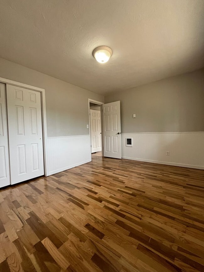Building Photo - (OWE) 3 bed 2 bath home in Cal Young Neigh...