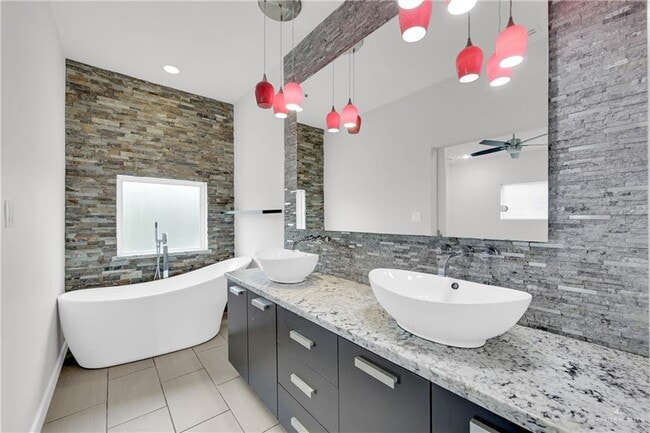 Building Photo - 24 S 4th St