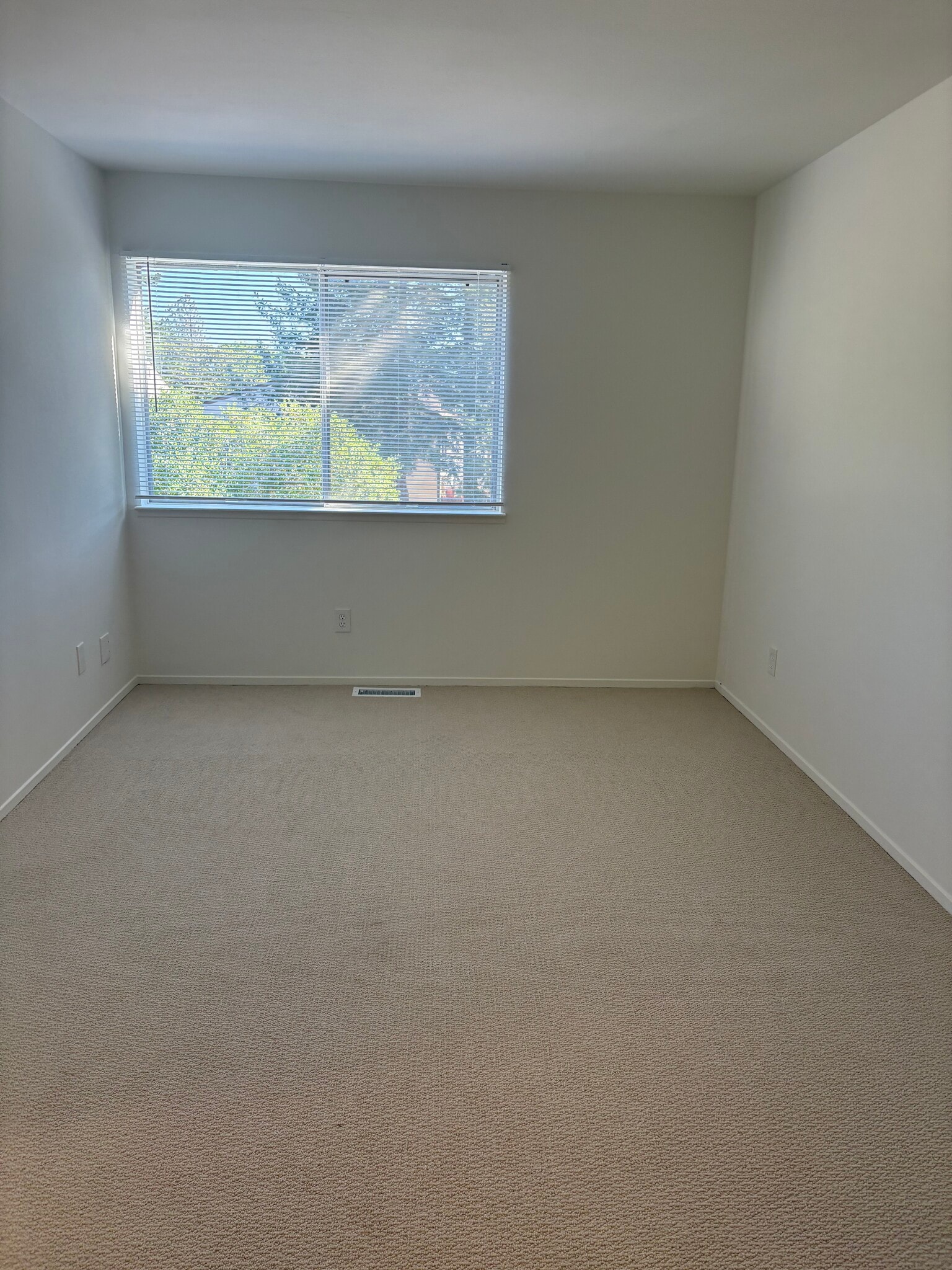 Building Photo - 230 San Andreas Dr