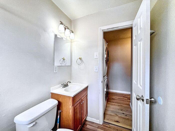 Building Photo - 6108 Welworth Ave