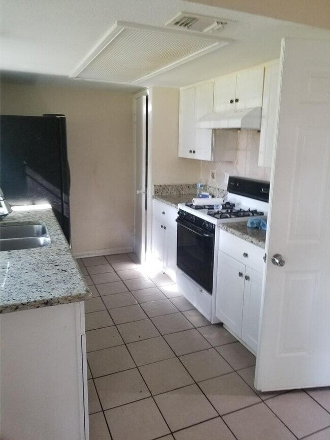 Building Photo - 2801 Mill Pond Rd