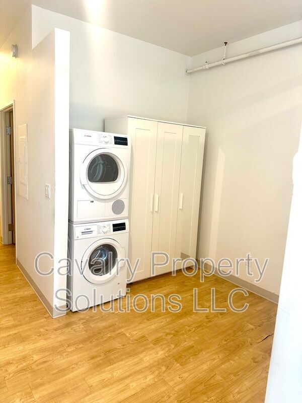 Building Photo - 1831 W Michigan St