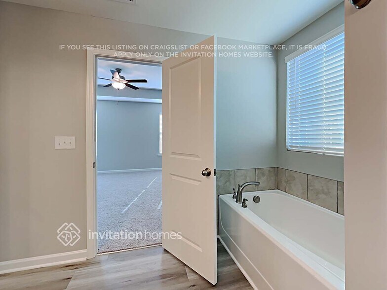 Building Photo - 1046 Shadow Glen Dr