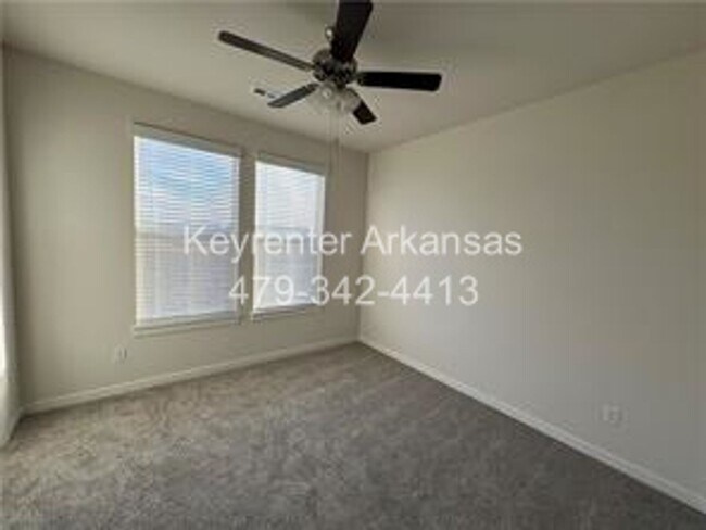 Building Photo - Amazing 3 Bedroom - 3.5 Bathroom in Fayetteville!