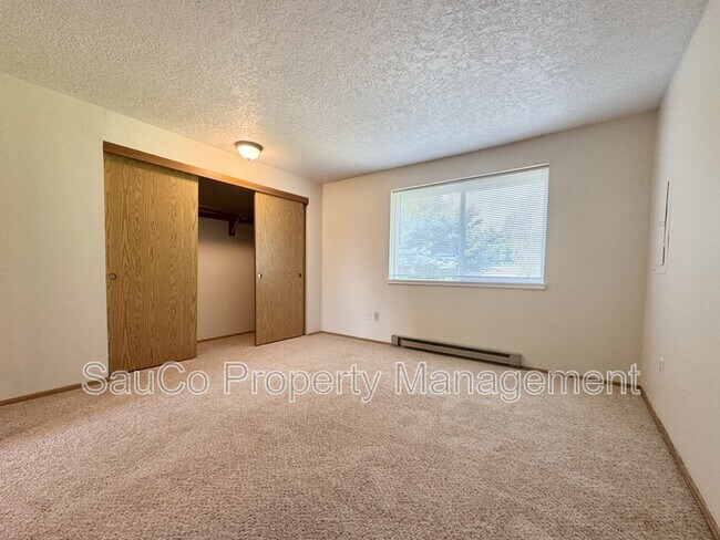 Building Photo - 2738 SE 62nd Ave