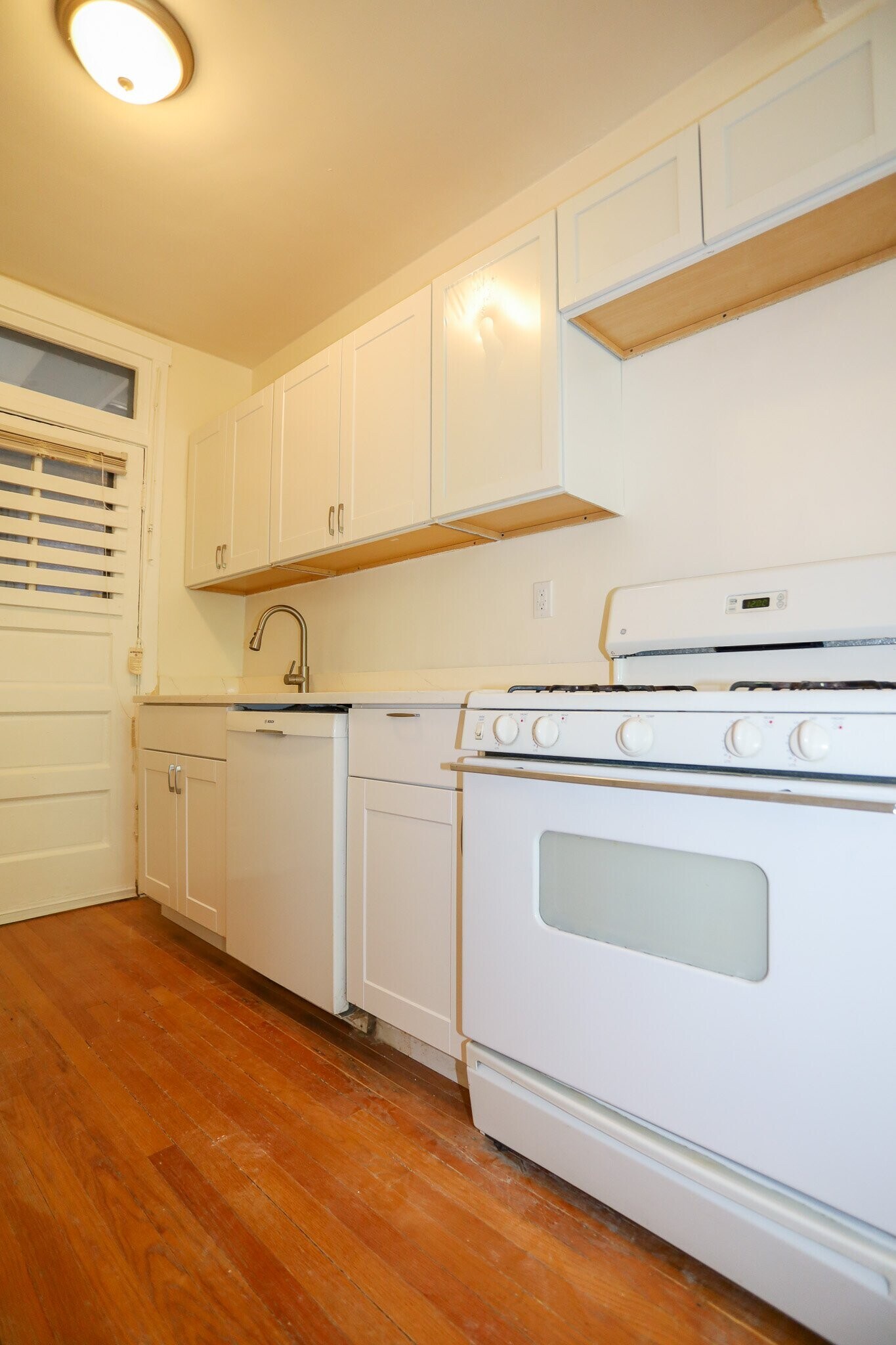 Building Photo - 5051 N Glenwood Ave