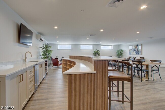 Building Photo - 258 Morris Ave