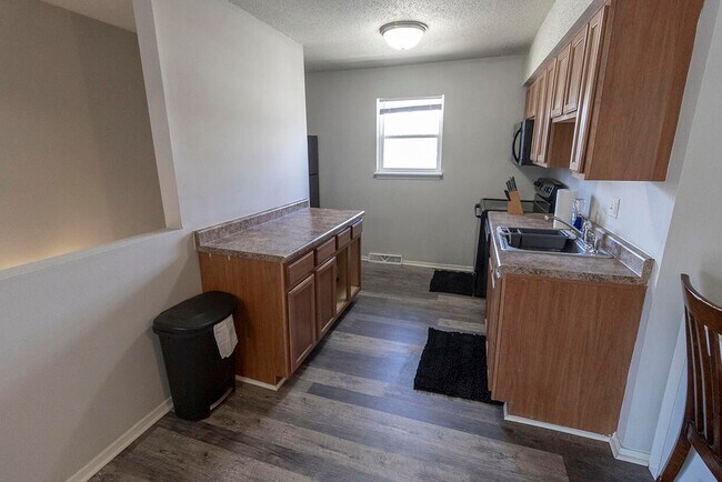 Building Photo - 201 Wheaton Ct