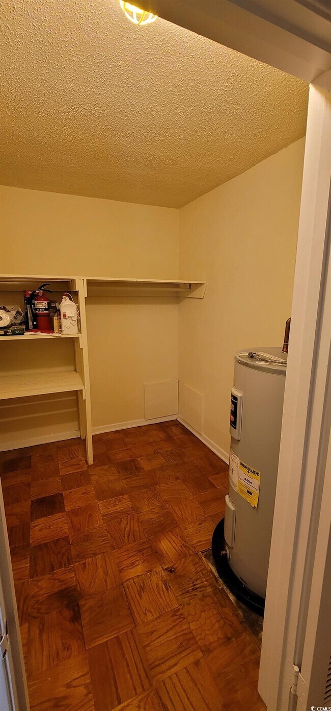 Building Photo - 609 Hibiscus Ave