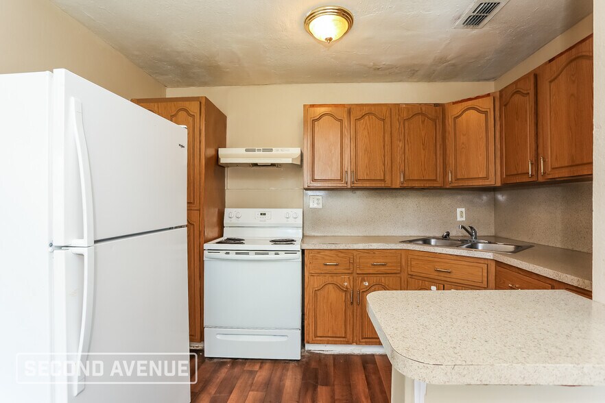 Building Photo - 6815 Bambi Ln