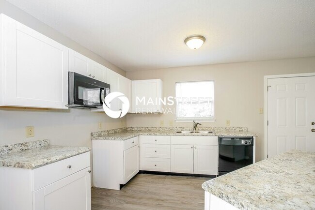 Building Photo - 4 Bedroom Pet-Friendly Home in Indianapolis, IN with Main Street Renewal