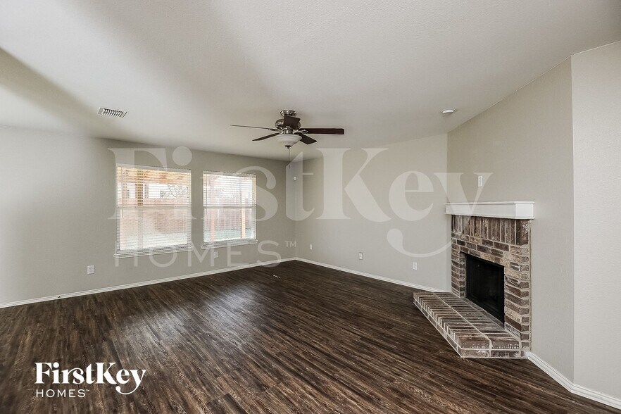 Building Photo - 4516 Mountain Oak St