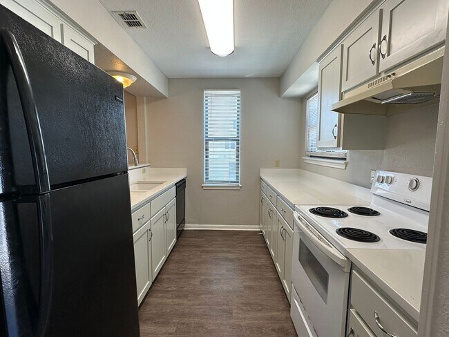 Building Photo - ISLAND LIVING!
