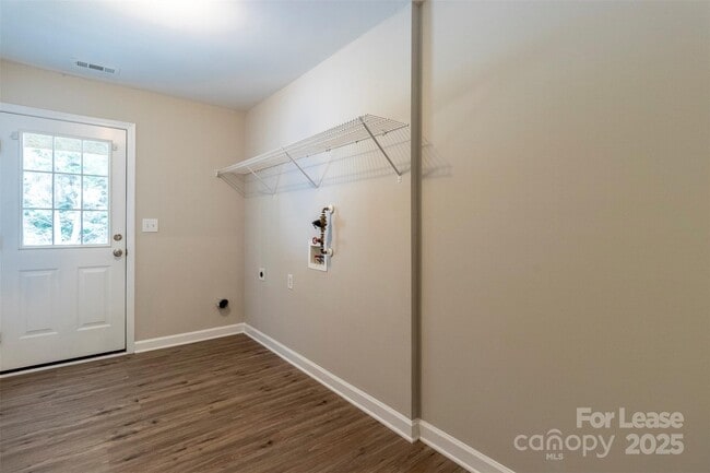 Building Photo - 9618 Blossom Hill Dr