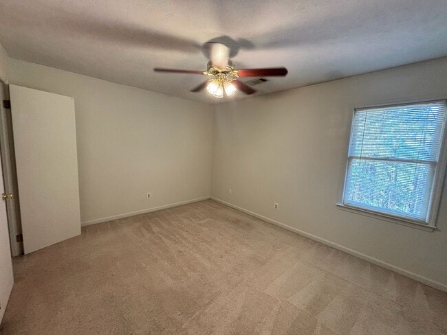 Building Photo - Charming 3BR Home in Columbus – Pet Friendly & Move-In Ready!