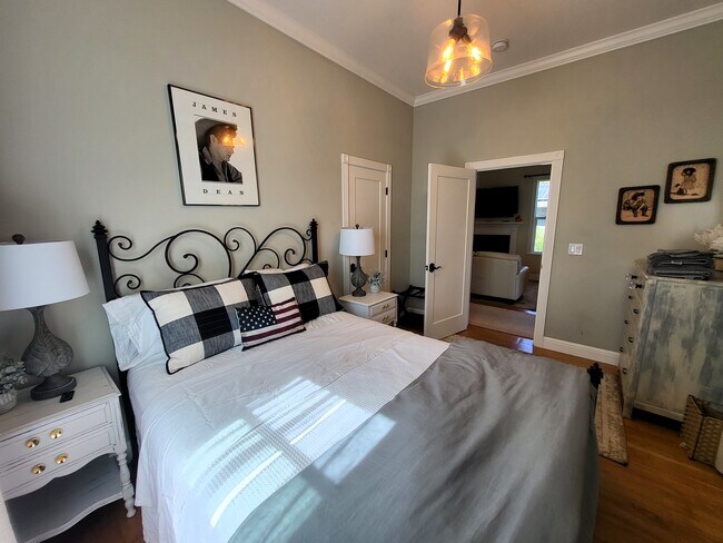 Building Photo - 119 Commercial St