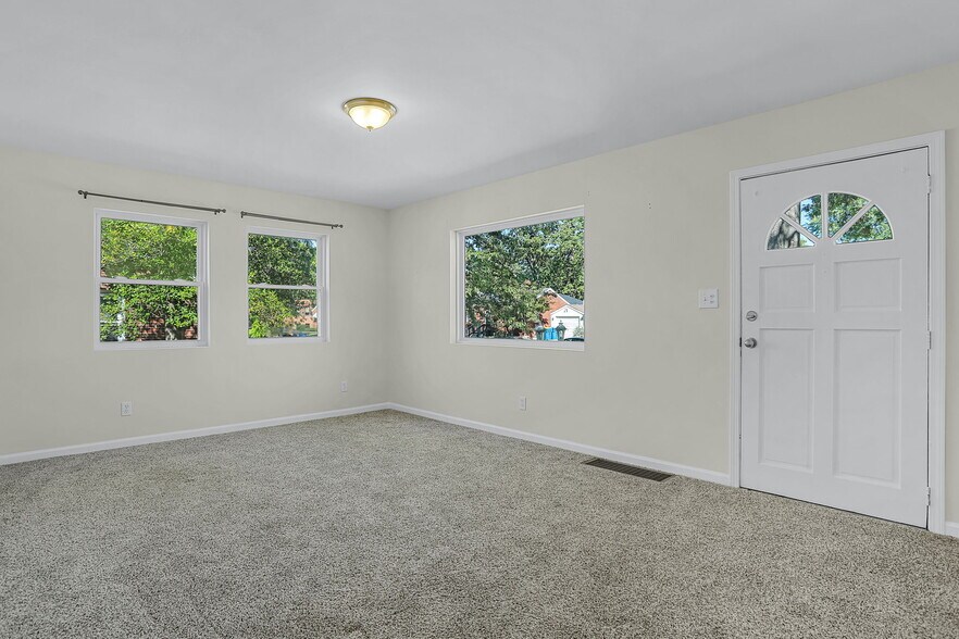 Building Photo - 1217 Grant Dr