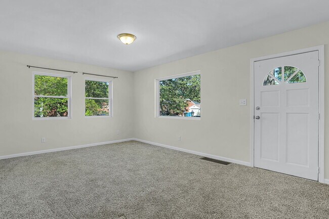 Building Photo - 1217 Grant Dr