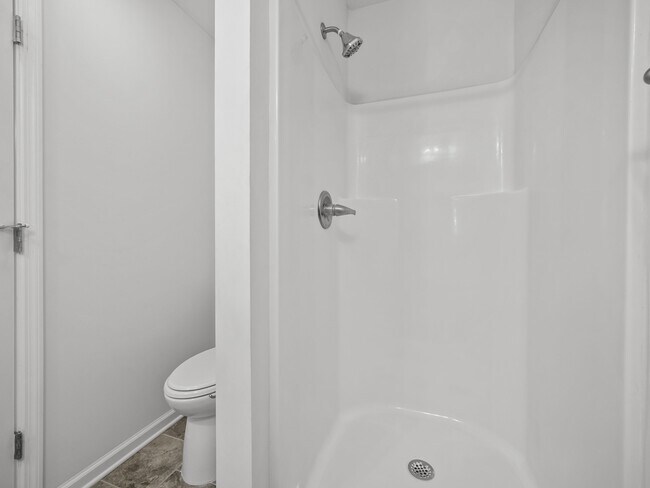 Master Ensuite - 139A James Ave
