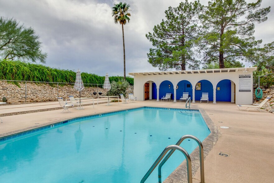 Building Photo - 5026 N Crestridge Dr