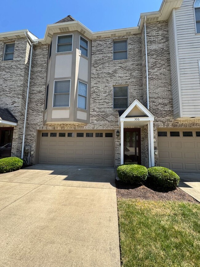 Building Photo - 2 Bed 2 full and 2 1/2 Bath- Imperial PA