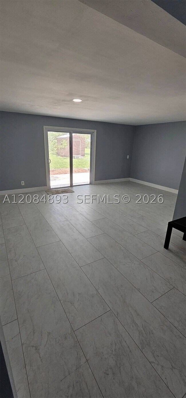 Building Photo - 442 NE Elmore St