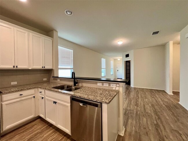 Building Photo - 220 Pepperbark Loop