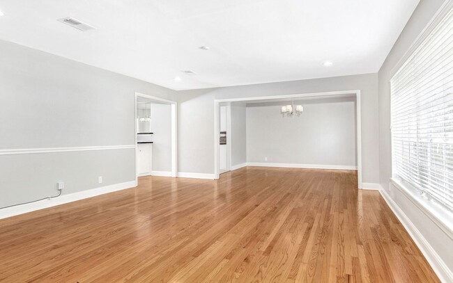 Building Photo - 2327 Dorrington St