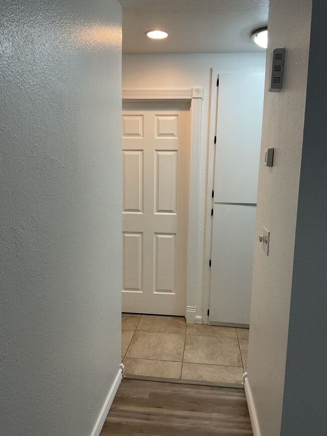 Building Photo - Chico 3 bed 2 bath home for rent, convenient location, neighborhood setting Garage, back yard