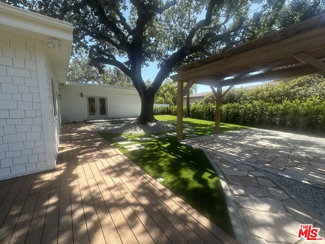 Building Photo - 495 Erbes Rd